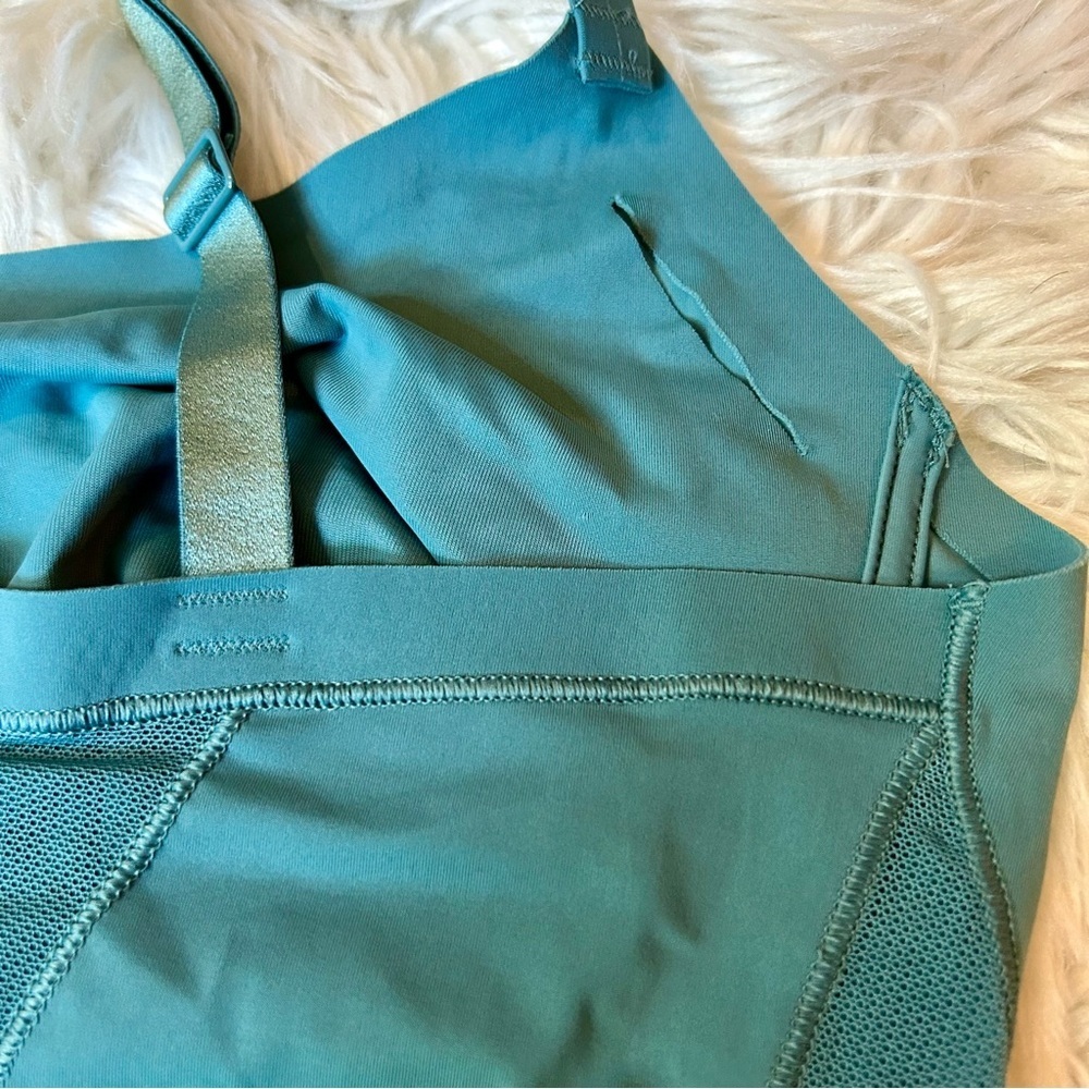 True & Co True Body Lift Triangle Bra, Hydro Mesh - Picture 10 of 12